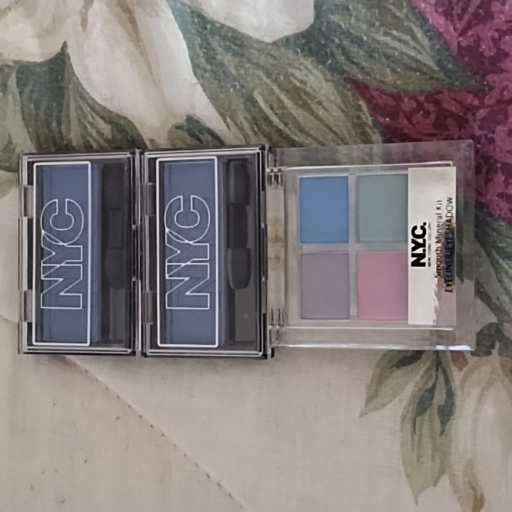 9 Eyeshadows - Picture 5 of 9